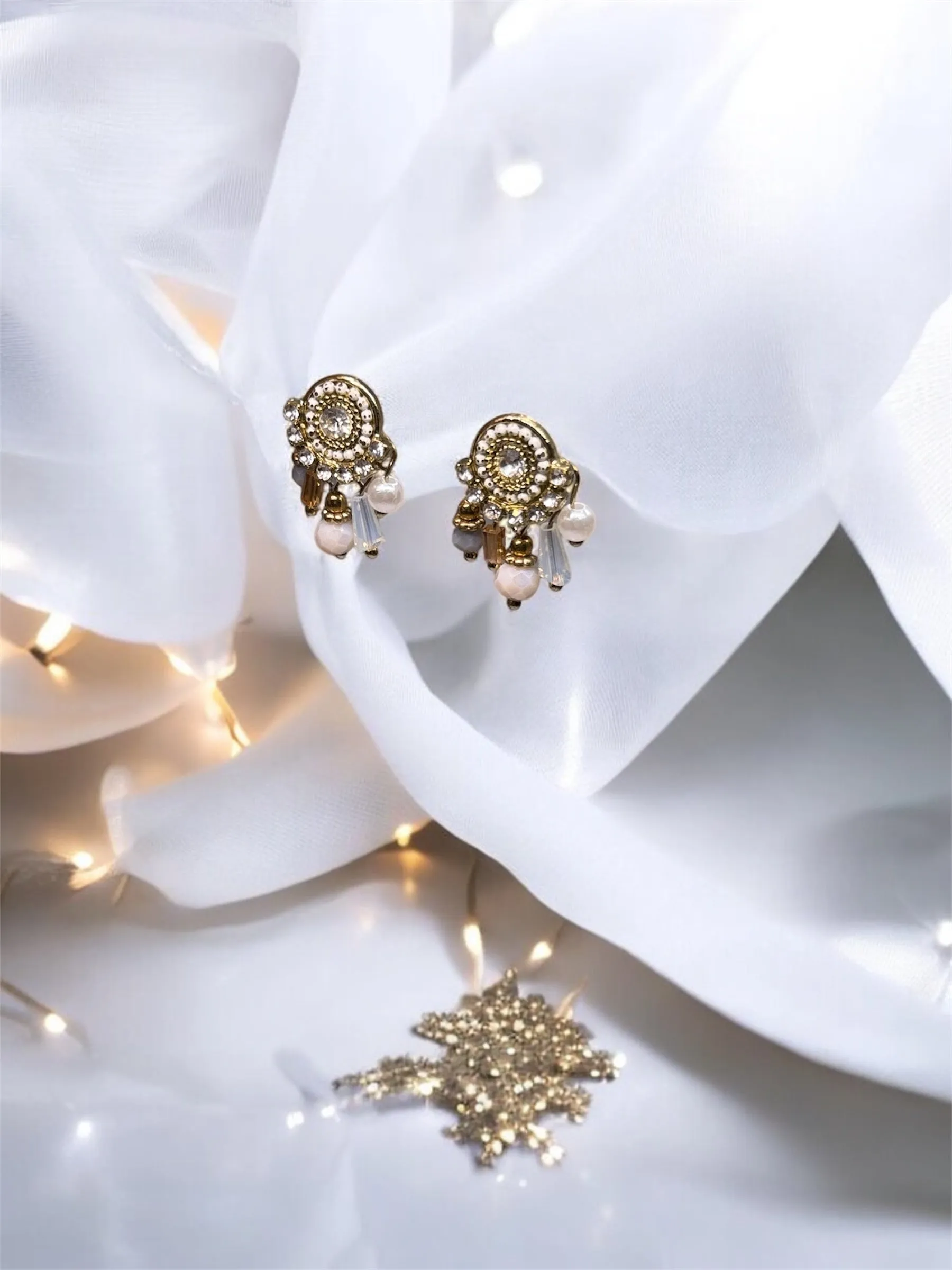 Minimalist - Gold statement earrings with pearl| dangle pearl drop earrings | rhinestones pearl drop earrings | Korean dangly beads rhinestone earrings