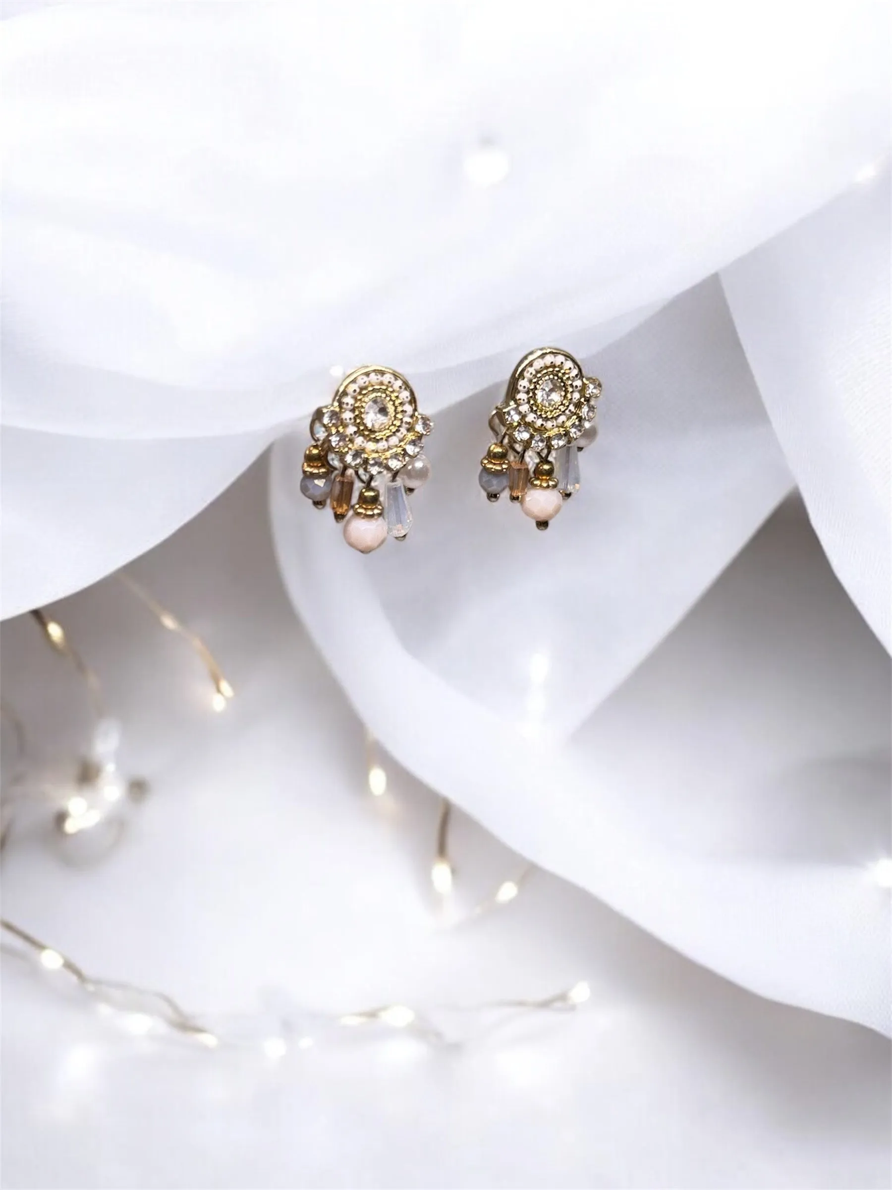 Minimalist - Gold statement earrings with pearl| dangle pearl drop earrings | rhinestones pearl drop earrings | Korean dangly beads rhinestone earrings